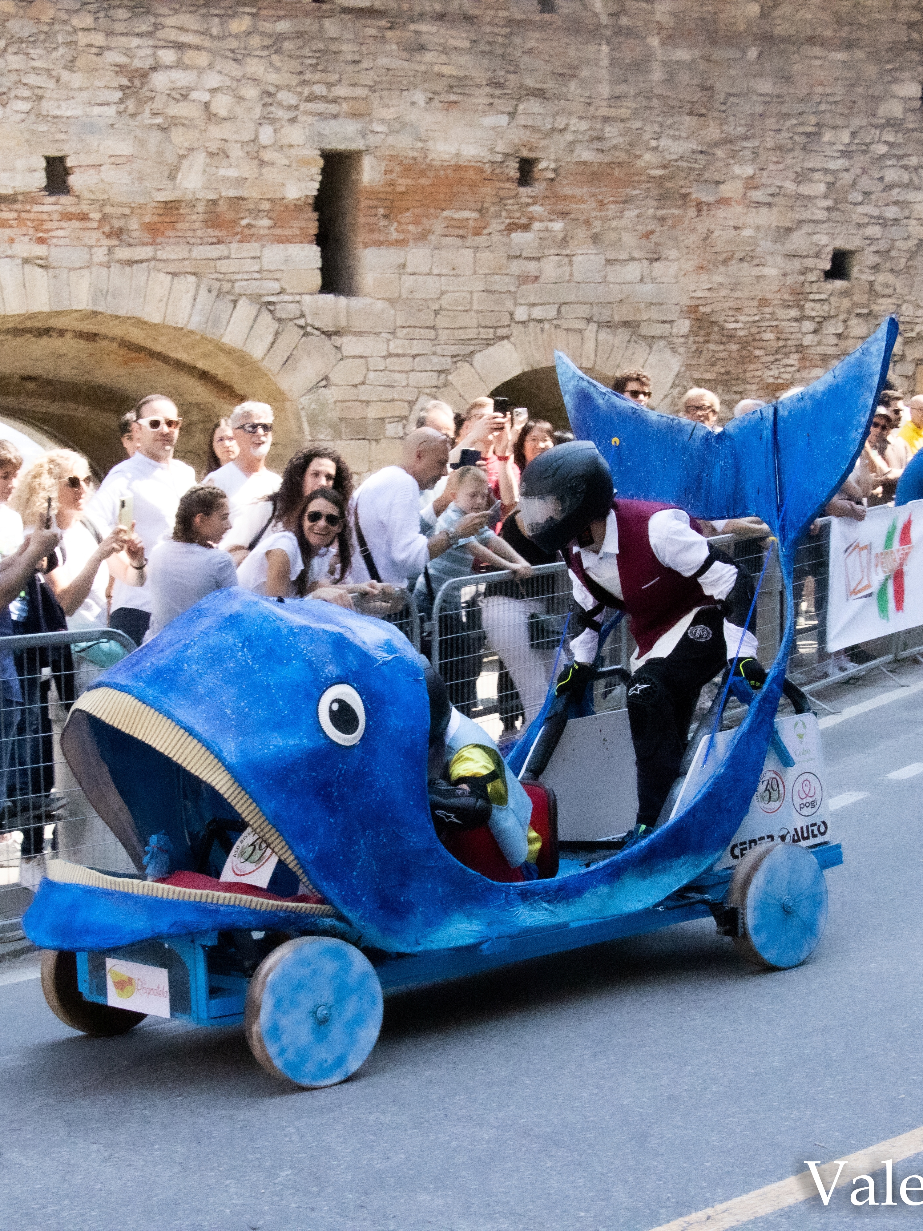 Soapbox balena che si snoda lungo la pista
